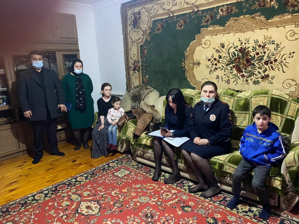 Межведомственная рабочая группа при АТК Хасавюртовского района провела профилактические мероприятия c несовершеннолетними детьми участников НВФ