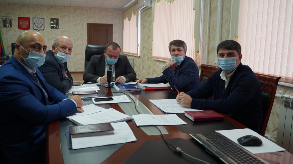 Администрация  Хасавюртовского района приняла участие в работе Правительственного заседания Комиссии при Главе РД  в режиме видеоконференцсвязи под руководством Сергея Меликова