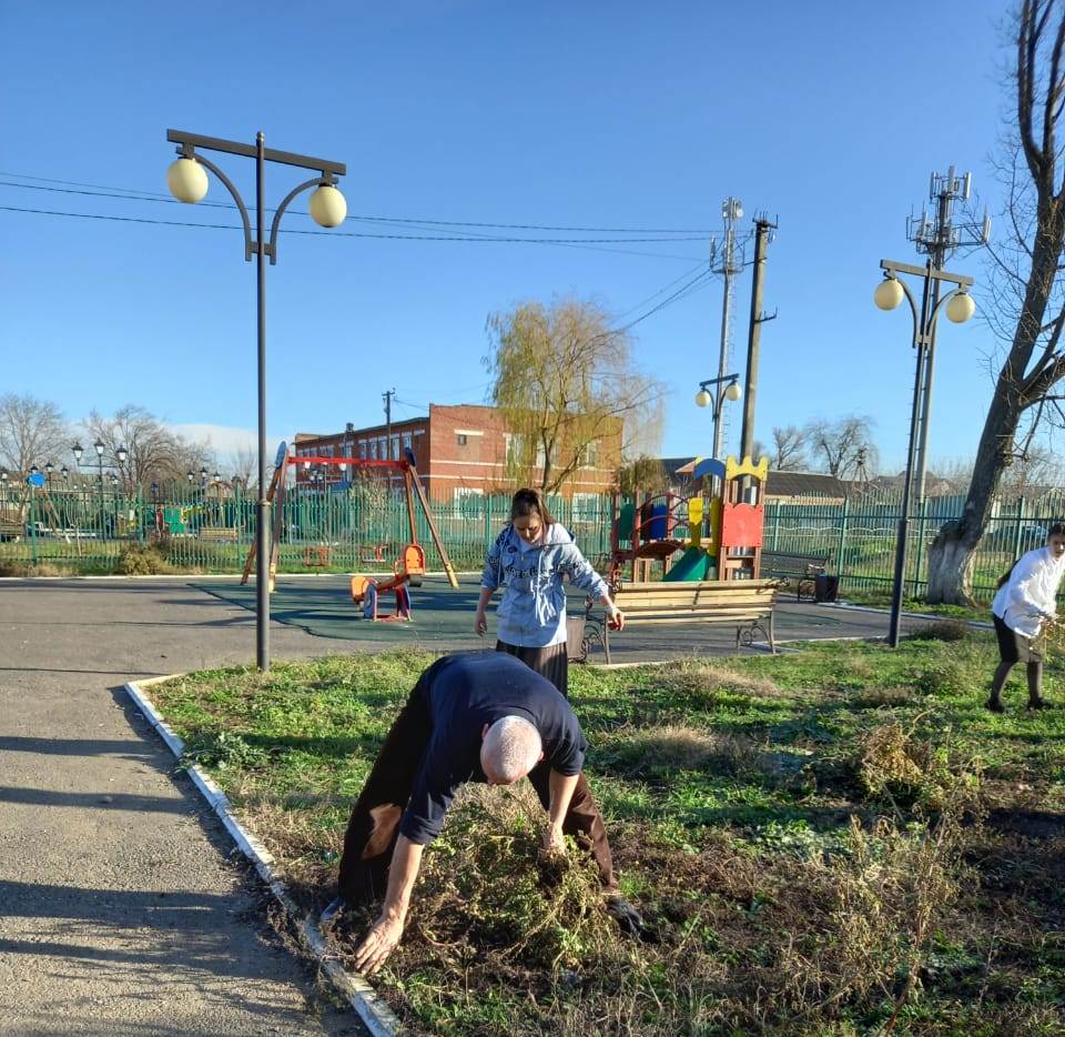 УЖКХ Хасавюртовского района организовала субботник на благоустроенных общественных  территориях
