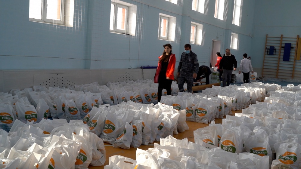 Волонтёры Хасавюртовского района активно поддержали акцию по раздаче продуктов первой необходимости нуждающимся семьям