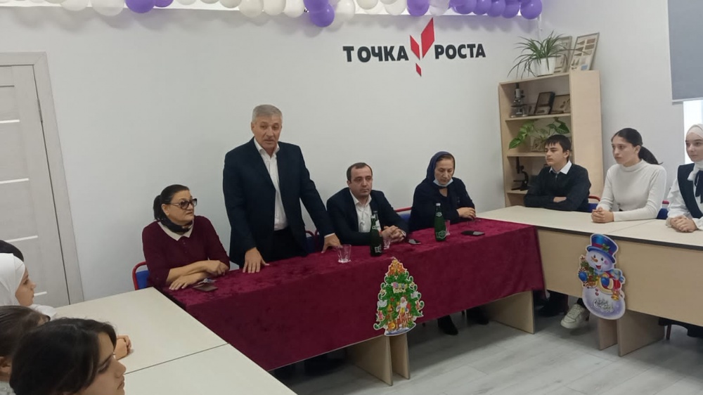Дирекция РУО поздравила  команду «Автостоп»- неоднократного победителя Республиканских Конкурсов с достижениями и Новым годом
