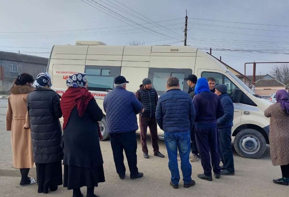 В Хасавюртовском районе продолжается  вакцинация жителей госслужащих и отдельных групп граждан по эпидемическим показаниям
