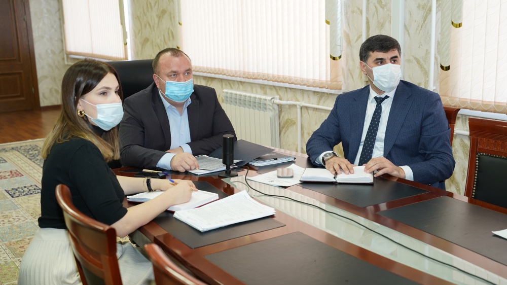 Администрация Хасавюртовского района приняла участие в работе совещания  в режиме видеоконференцсвязи Министерства образования и науки РД