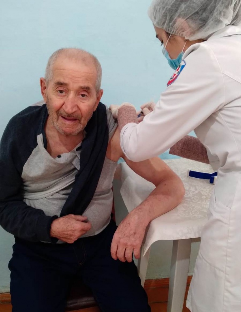 86 летний житель Хасавюртовского района призвал жителей и людей старшего поколения привиться и защитить свое здоровье
