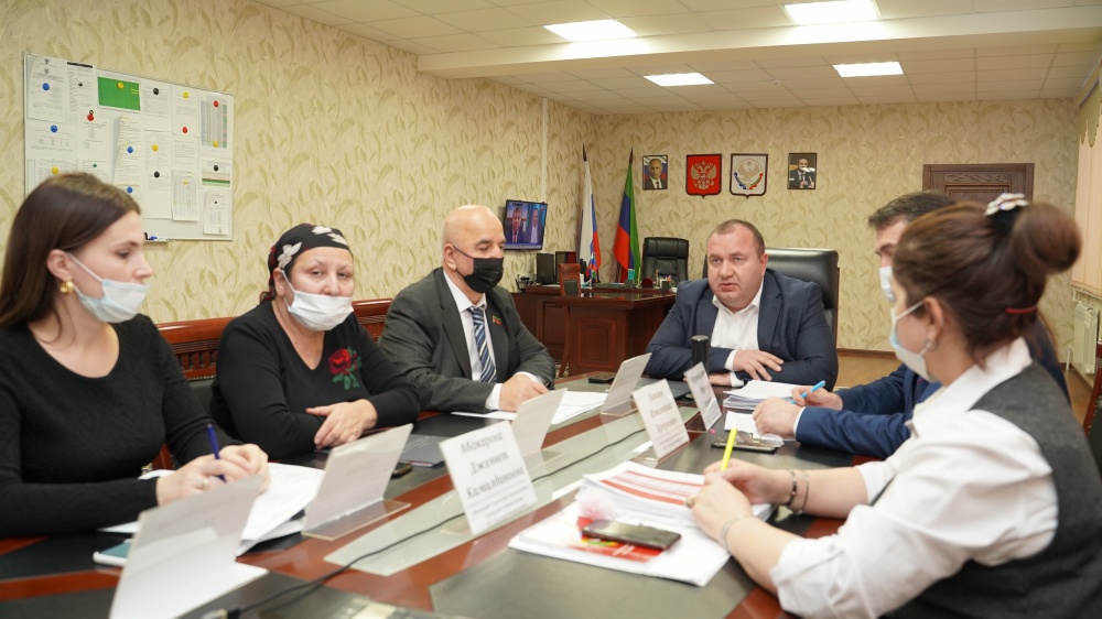 В администрации Хасавюртовского района в ходе очередного совещания  с главами поселений в режиме ВКС обсудили эпидемиологическую ситуацию и ход вакцинации в муниципалитете