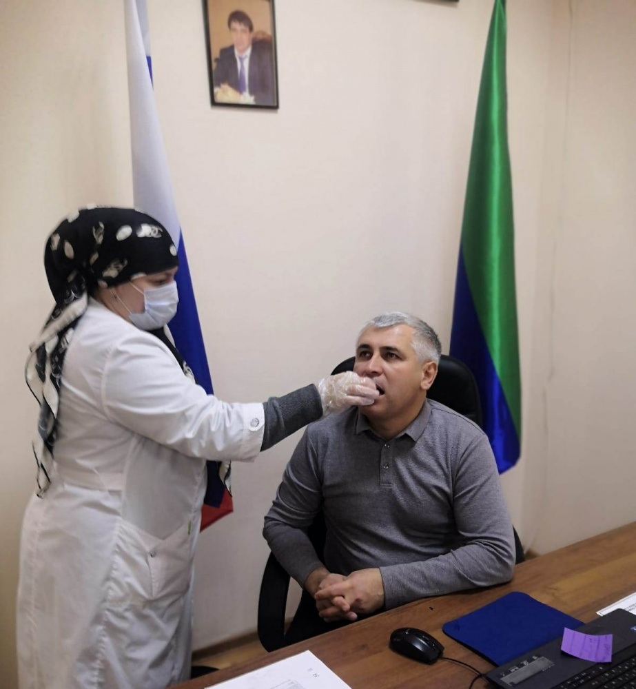 Главы и работники сельских администраций Хасавюртовского района проходят экспресс — тестирование ( ПЦР) на коронавирус