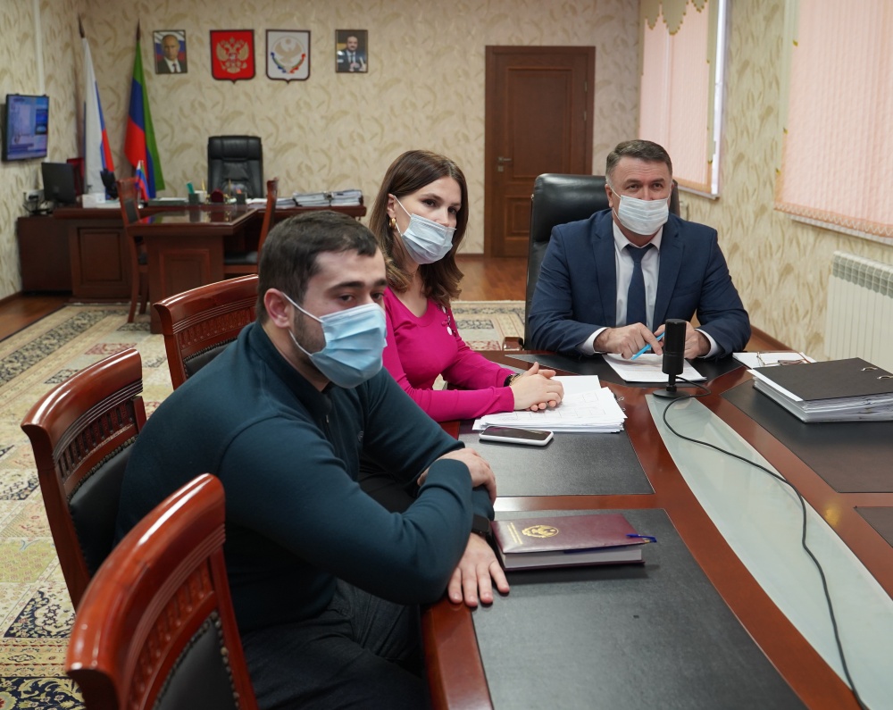 Администрация Хасавюртовского района приняла участие в работе Правительственного совещания в режиме видеоконференцсвязи под руководством Абдулмуслима Абдулмуслимова