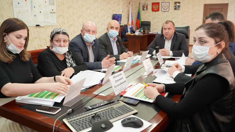 В администрации Хасавюртовского района в ходе очередного совещания  с главами поселений в режиме ВКС обсудили эпидемиологическую ситуацию и ход вакцинации в муниципалитете