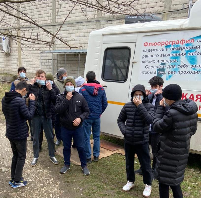 Учащиеся  Хасавюртовского района проходят плановое обследование на туберкулез на передвижном флюорографе