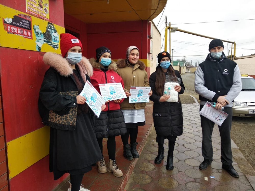 Волонтеры общественно патруля Хасавюртовского района продолжают  контроль за обязательным соблюдением ограничительных мер