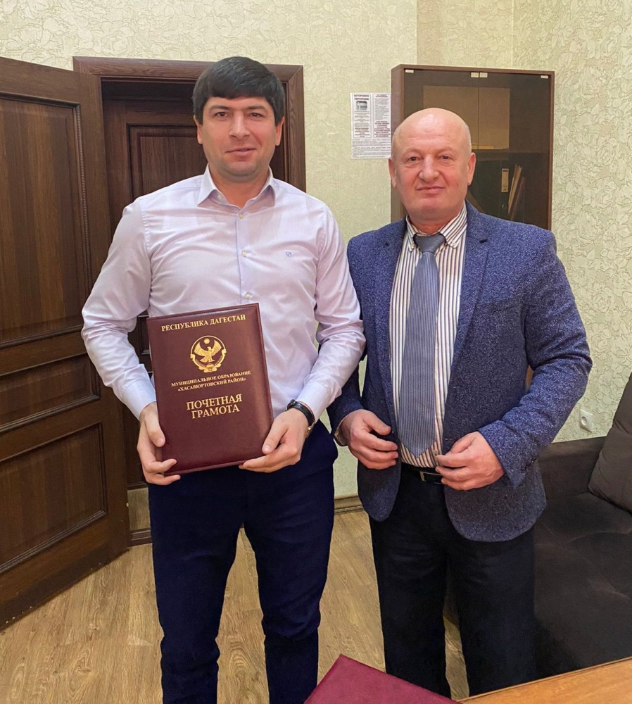 В честь празднования Дня транспортной полиции РФ Власти Хасавюртовского района наградили Почетными Грамотами МР и Благодарственными письмами  сотрудников Линейного отдела полиции