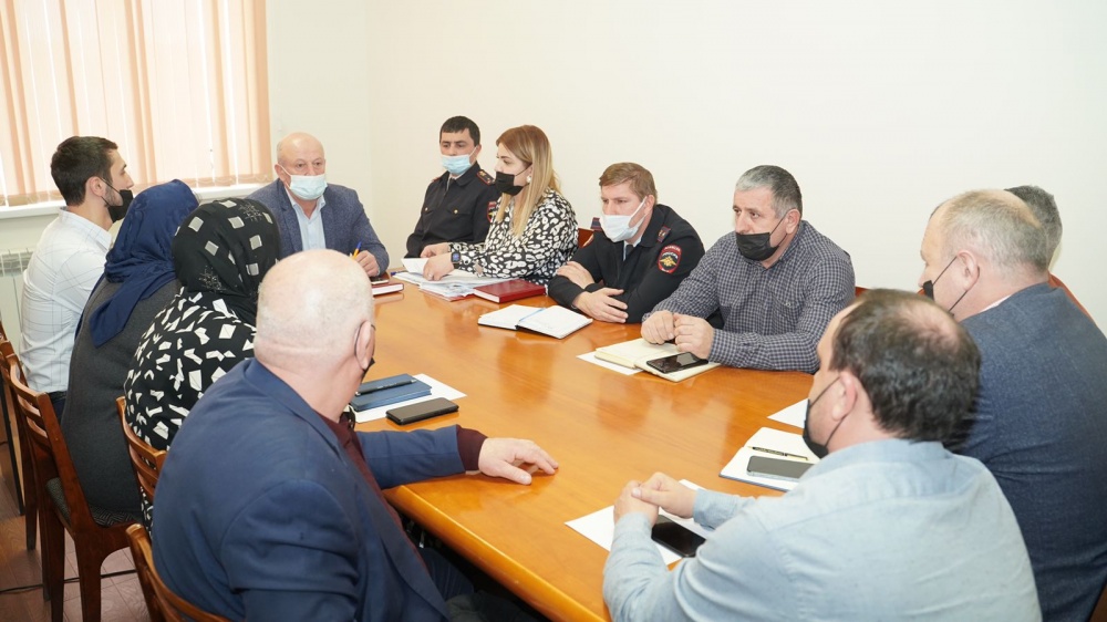 В Хасавюртовском районе состоялось расширенное заседание отдела  по делам  несовершеннолетних     и защите их прав администрации  муниципалитета