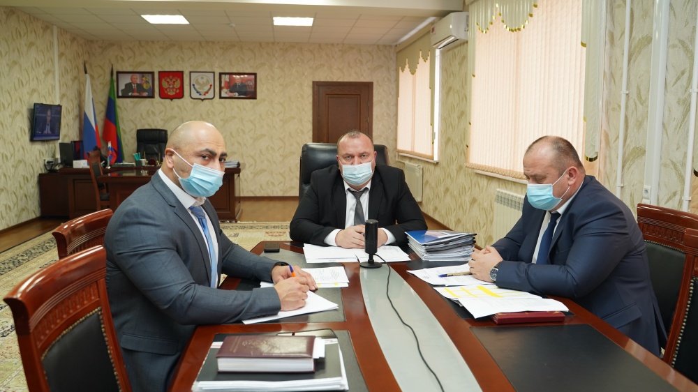 Администрация Хасавюртовского района приняла участие в работе заседания Оперативного штаба в режиме видеоконференцсвязи под руководством Сергея Меликова
