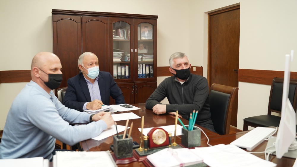 Администрация Хасавюртовского района приняла участие в работе совещания  в режиме видеоконференцсвязи Государственной жилищной инспекции РД