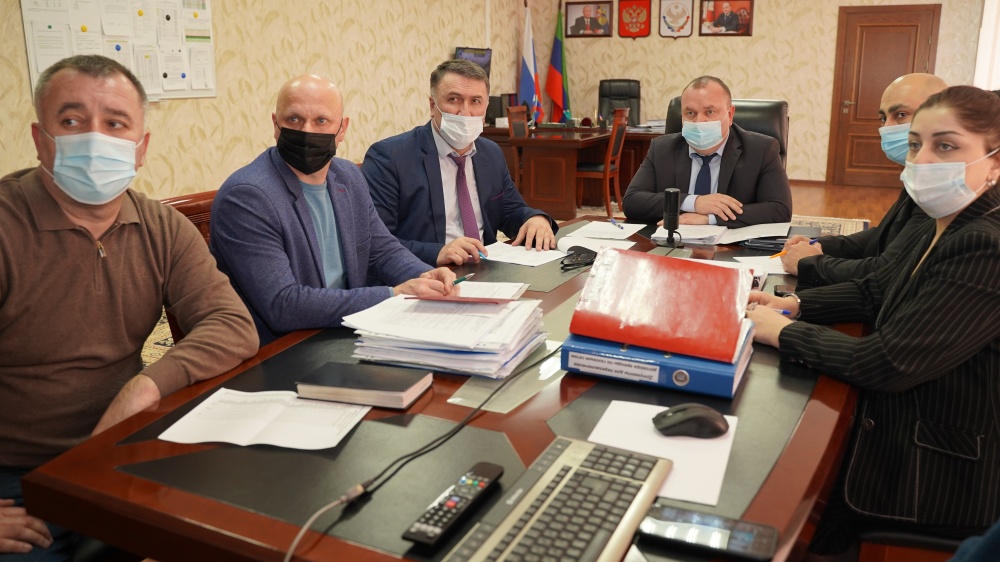 Администрация Хасавюртовского района приняла участие в работе заседания регионального штаба по устойчивому развитию предприятий энергетики и ЖКХ в режиме ВКС под руководством Сергея Меликова