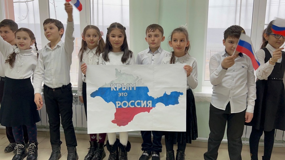 В образовательных учреждениях Хасавюртовского района прошли мероприятия к знаменательной исторической дате воссоединения Крыма с Россией