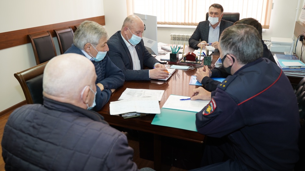 В администрации Хасавюртовского района обсудили вопросы безопасности участников дорожного движения