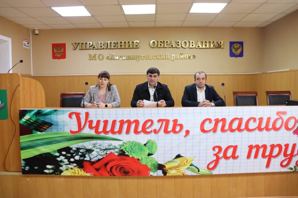 Аппаратное совещание работников образования состоялось в дирекции РУО Хасавюртовского района