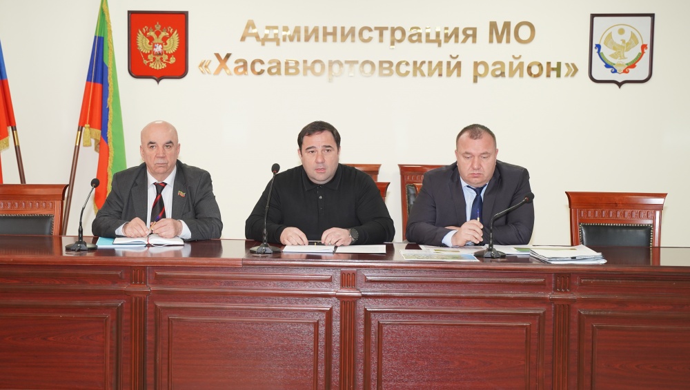 Глава  Хасавюртовского района провел  очередное пленарное  совещание с руководителями структурных подразделений и  главами поселений