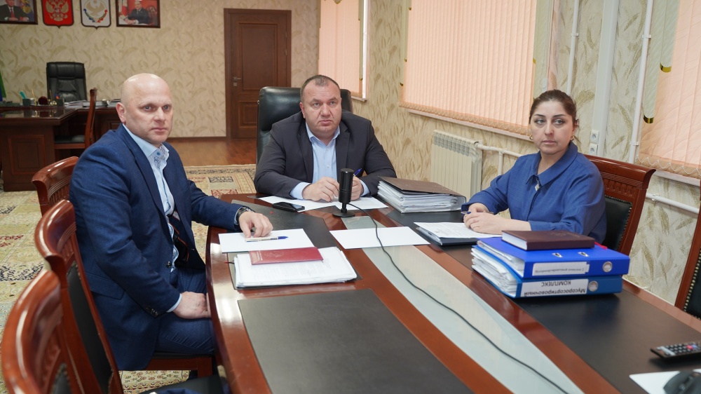 Администрация Хасавюртовского района приняла участие в работе Правительственного совещания в режиме видеоконференцсвязи под руководством Заура Эминова
