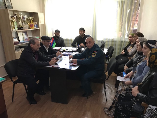 Специалисты Управления по делам ГО и ЧС по МБ  администрации Хасавюртовского района продолжают выездные мероприятия по профилактике чрезвычайных ситуаций природного и техногенного характера