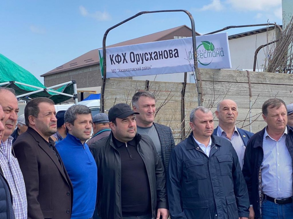 Глава Хасавюртовского района посетил ярмарку выходного дня