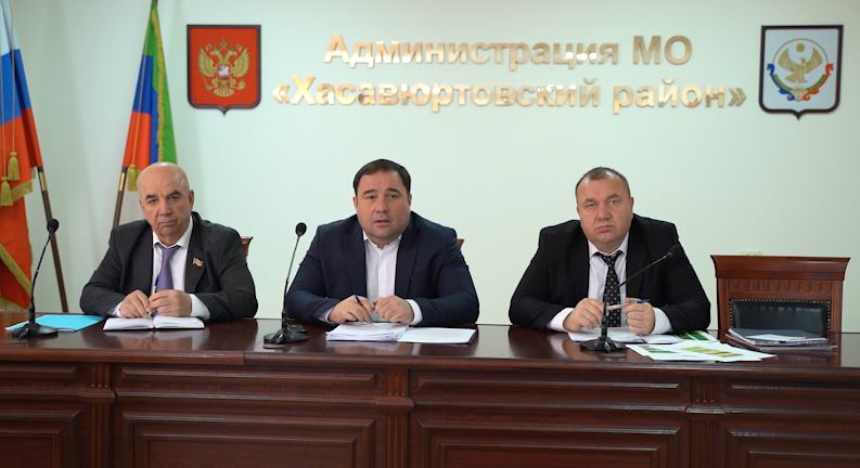 Глава Хасавюртовского района провел рабочее  совещание с руководителями структурных подразделений и главами поселений