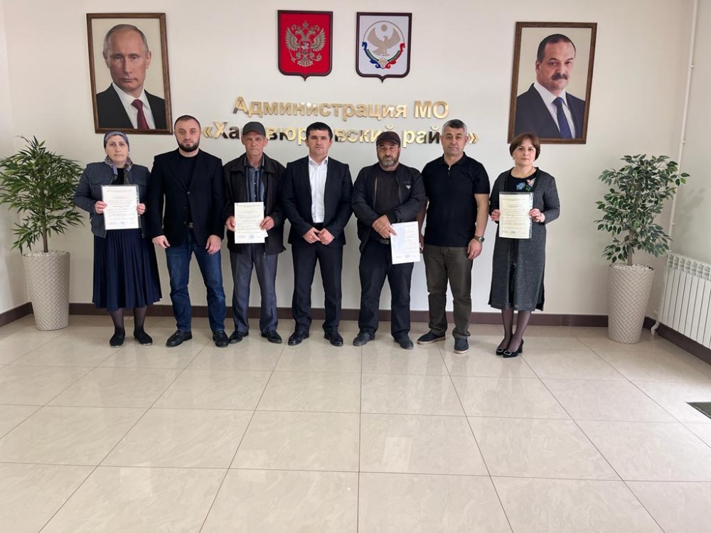 В администрации Хасавюртовского района состоялось торжественное вручение жилищных сертификатов участникам афганских событий