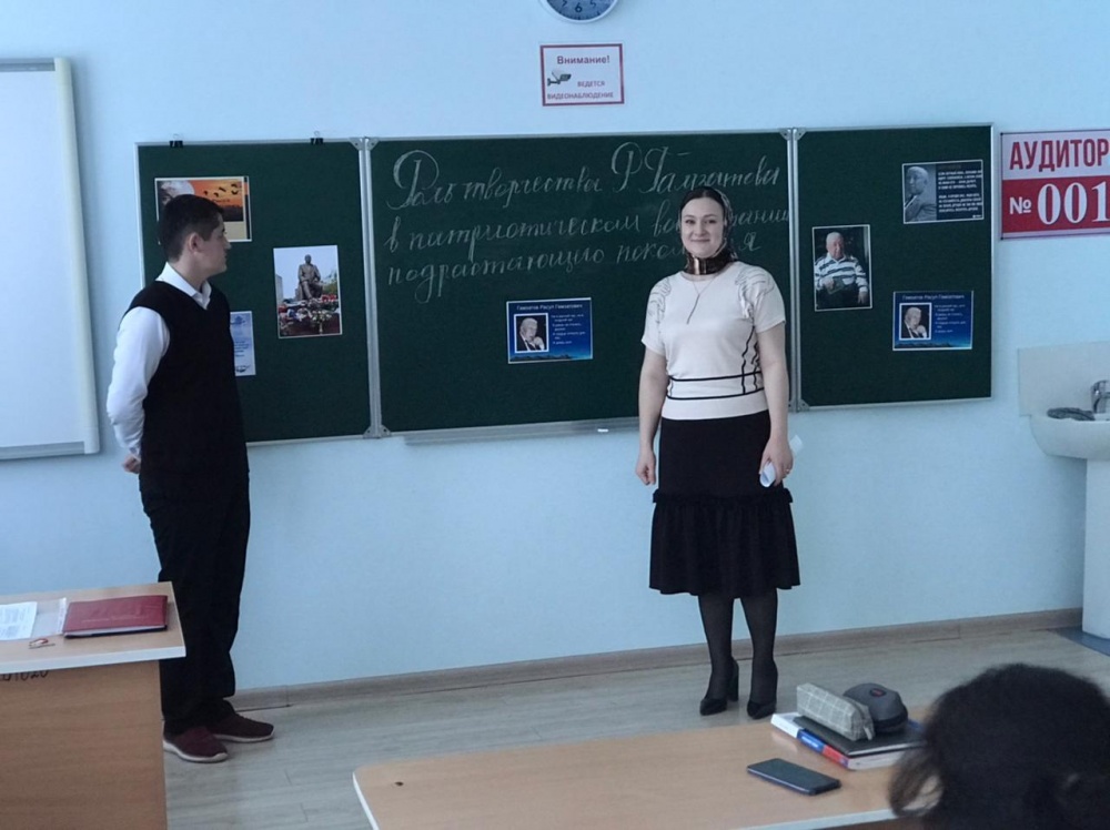 В школах Хасавюртовского района продолжаются литературные уроки по творчеству Расула Гамзатова