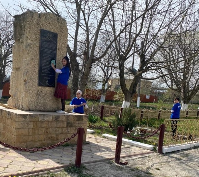 В преддверии праздника Весны и Труда в Хасавюртовском районе прошел традиционный субботник