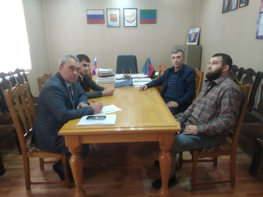 Рабочая группа АТК Хасавюртовского района продолжает адресные профилактические встречи с выделенной категорией лиц