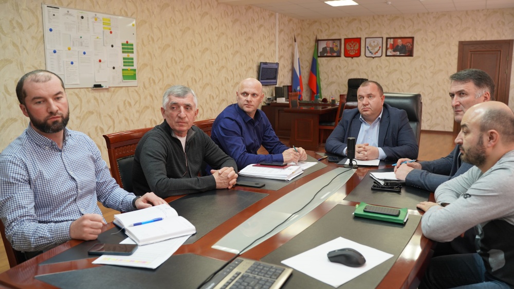 Администрация Хасавюртовского района приняла участие в работе совещания в режиме видеоконференцсвязи под руководством Манвела Мажонца