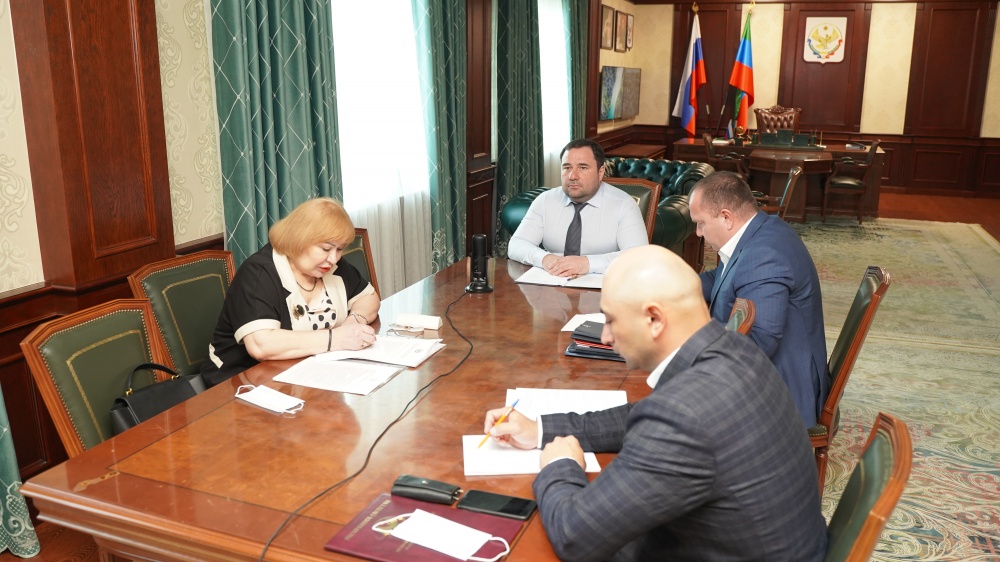Глава  Хасавюртовского района принял участие в работе заседания Оперативного штаба в режиме видеоконференцсвязи под руководством Абдулмуслима Абдулмуслимова