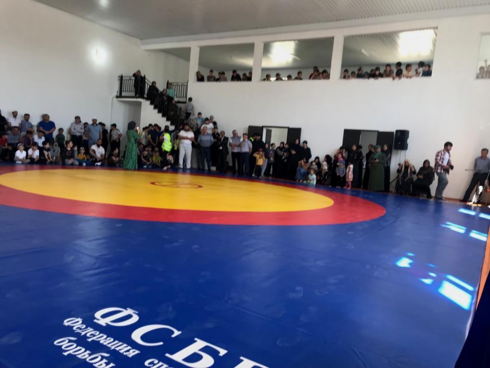 В Хасавюртовском районе торжественно открыли новый современный спортивный комплекс