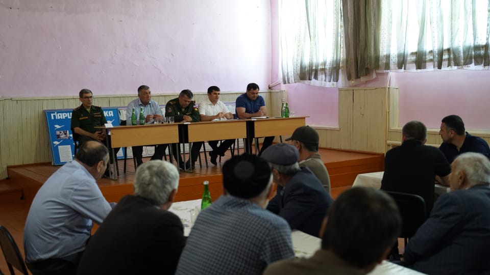 В поселениях  Хасавюртовского района проходят встречи с призывниками