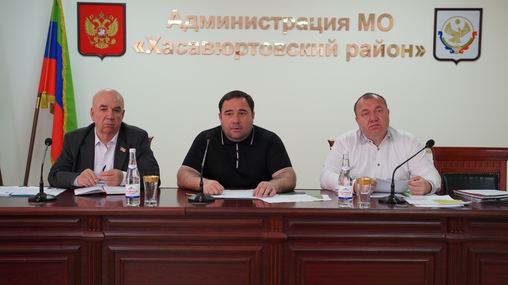 Глава Хасавюртовского района провел очередное пленарное  совещание с руководителями структурных подразделений и главами сельских поселений