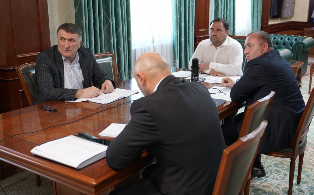 Глава Хасавюртовского района принял участие в работе заседания Комиссии по увеличению доходной части консолидированного бюджета РД под руководством Сергея Меликова