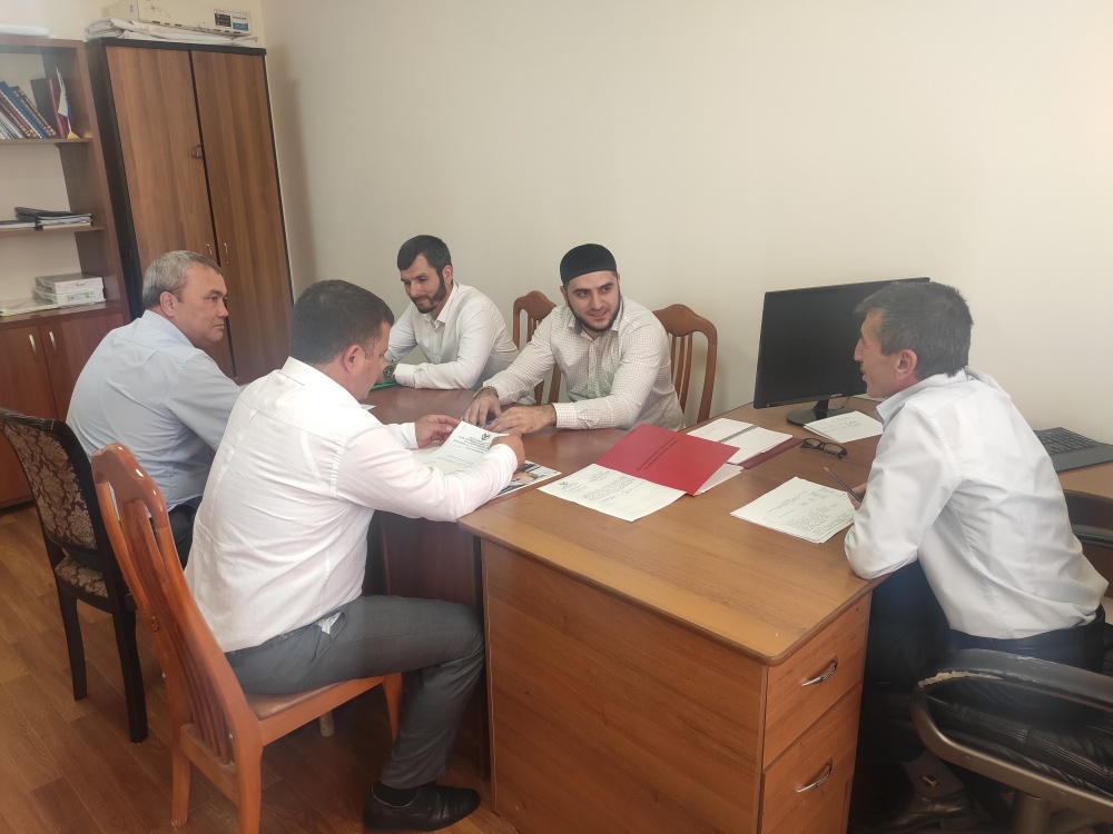 В отделе АТК Хасавюртовского района прошла встреча с  руководителем отдела просвещения Муфтията РД по Хасавюртовскому району Мансуром Буруевым