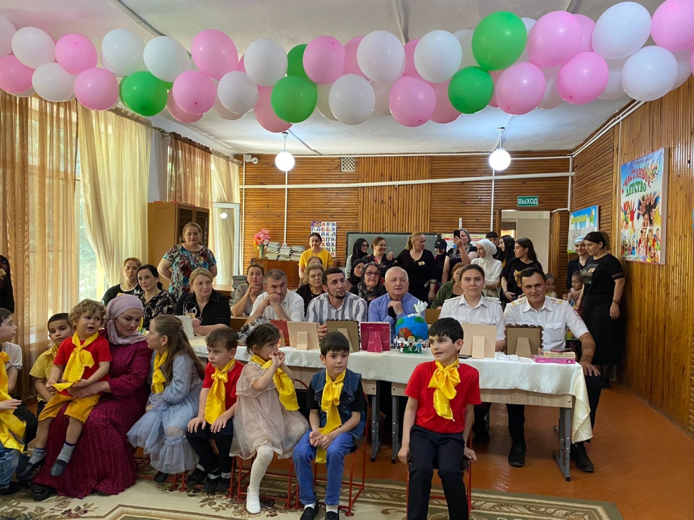 На базе Социально реабилитационного центра для несовершеннолетних МО «Хасавюртовский район» провели мероприятия посвящённому ко дню защиты детей.
