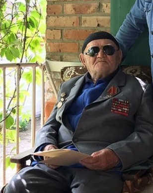 В Хасавюртовском районе с  Днем России поздравили старейшего ветерана ВОВ РФ Касума Кубатова