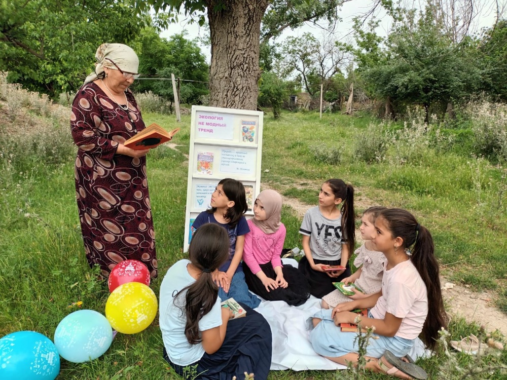 В библиотеках поселений Хасавюртовского района продолжаются экологические  занятия на природе