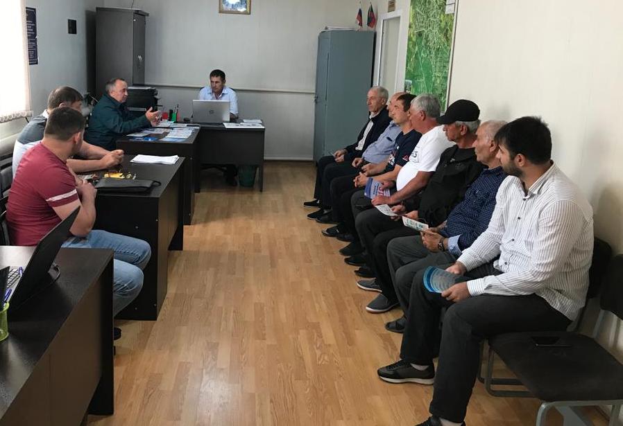 Сотрудники МКУ «Управление по делам ГО ЧС и МП» МО «Хасавюртовский район» продолжают мероприятия по  обучение неработающего населения в области ГО и ЧС