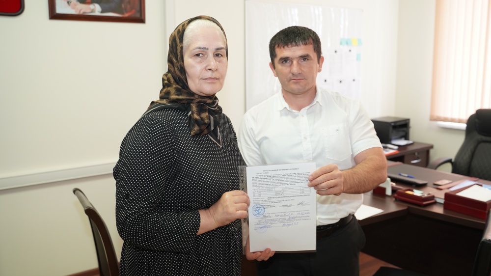 В администрации Хасавюртовского района вдове ликвидатора  аварии на Чернобыльской АЭС  вручили жилищный сертификат