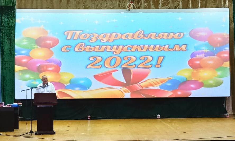 В Хасавюртовском районе идет вручение аттестатов выпускникам