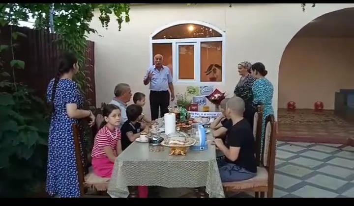 В рамках праздничных мероприятий Дня семьи, любви и верности в Хасавюртовском районе посещают  многодетные семейные пары