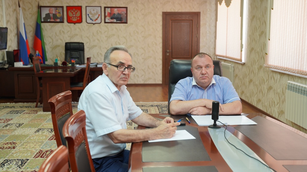 Администрация  Хасавюртовского района приняла участие в работе вебинара Министерства  строительства  и ЖКХ РД в режиме видеоконференцсвязи