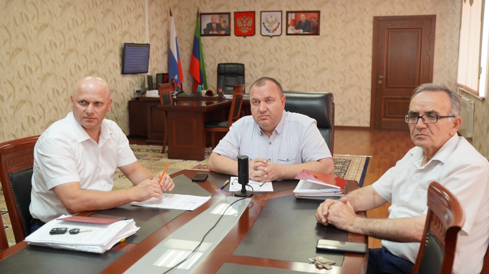 Администрация  Хасавюртовского района приняла участие в работе совещания в режиме видеоконференцсвязи Министерства  строительства  и ЖКХ РД