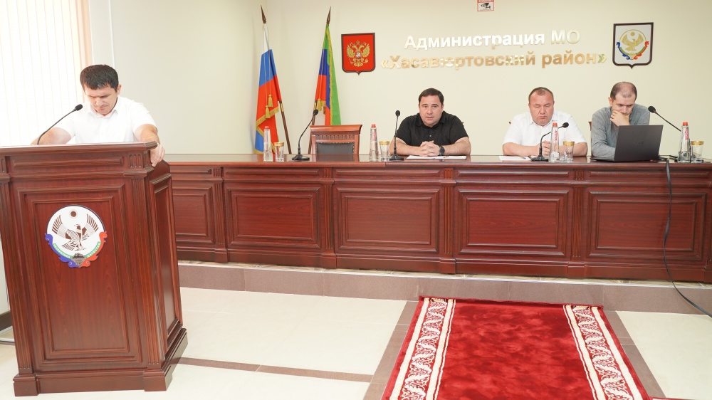 Глава Хасавюртовского района провел совещание с руководителями  и работниками образования по итогам ГИА 2022