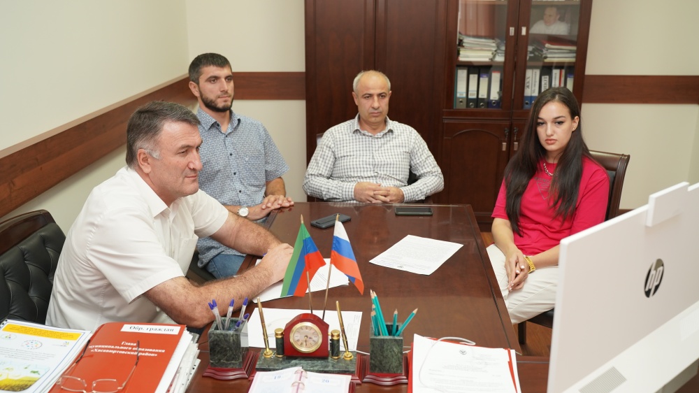 Администрация Хасавюртовского района приняла участие в работе совещания  в режиме видеоконференцсвязи Министерства промышленности и торговли РД