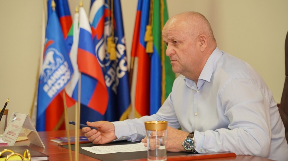 Депутат  Государственной Думы РФ Абдулхаким  Гаджиев  провел прием граждан в рамках  Всероссийских дней приема партией «Единая Россия» в администрации Хасавюртовского района